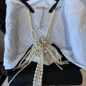Beautiful CHANEL PEARLS chocker necklace
